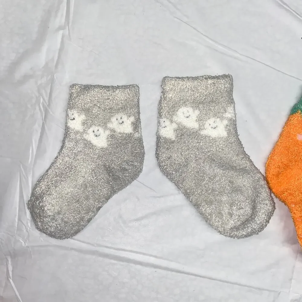 NWOT New Bundle Set of 2 Halloween Baby Unisex Grippy Socks Newborn Orange Gray